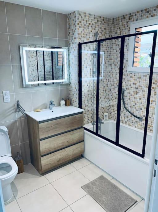 Appartement Proche Asterix, Stade De France, Chantilly, Roissy, Piscine Saisonniere لا شابيل أو سيرْفا المظهر الخارجي الصورة